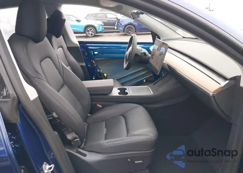 2025 Tesla Model Y Long Range Dual Motor Rear-Wheel Drive z USA, uszkodzony, nr VIN 7SAYGDED7SF309635